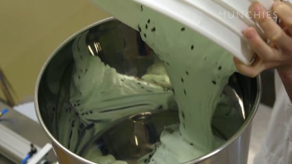 Bong Appétit : À la découverte des glaces au cannabis (VICE) (STFR)