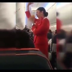 Hostesin Bir Uçak Dolusu Taraftarla