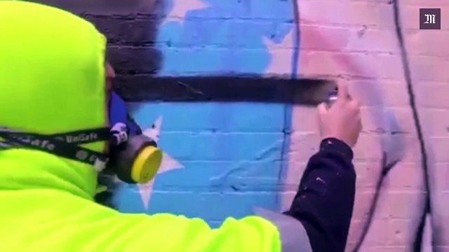 Clinton en maillot puis niqab sur un mur australien