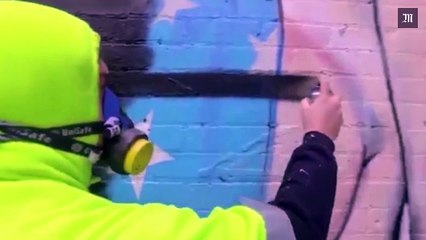 Clinton en maillot puis niqab sur un mur australien