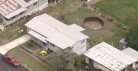 Un couple de retraités australiens découvre un immense trou dans leur jardin