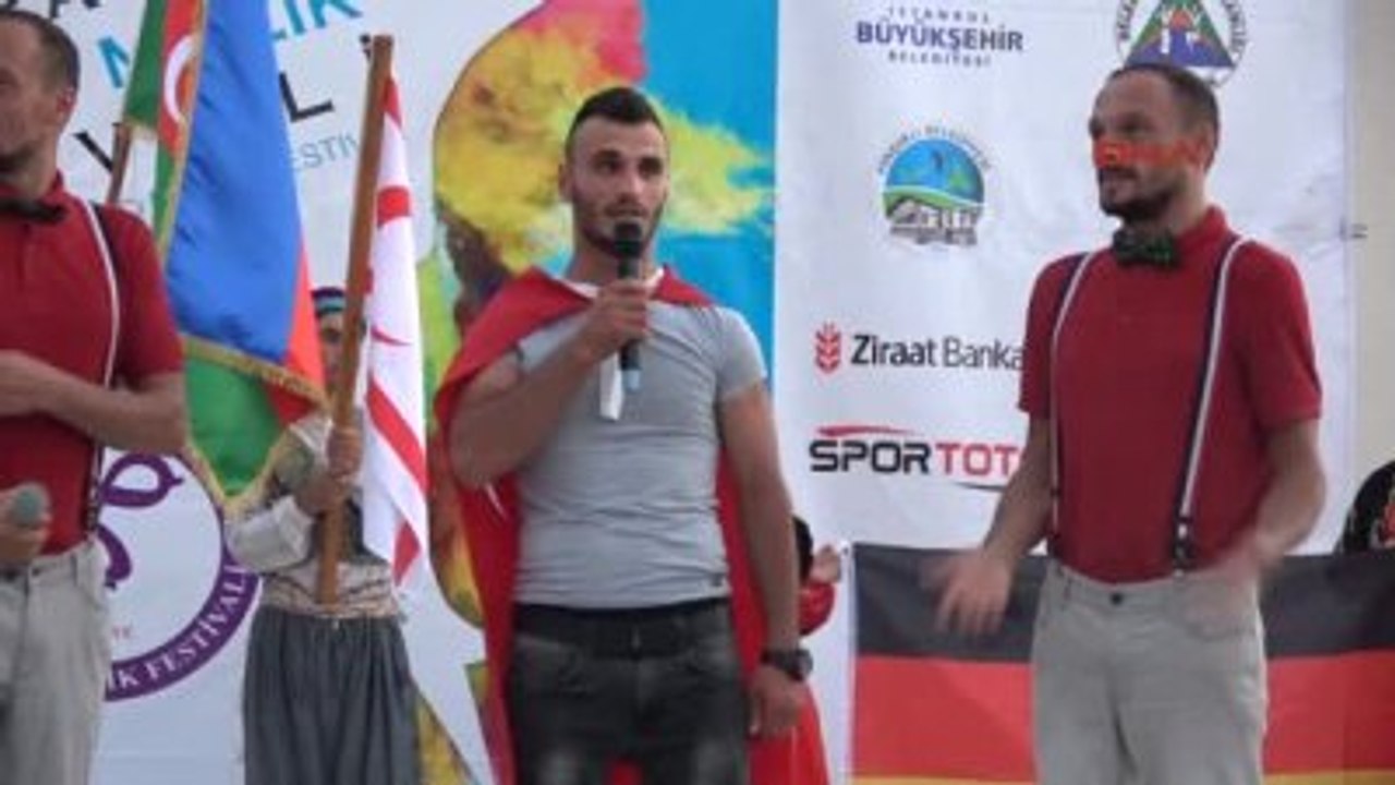Rize Darbe Girişimini Televizyondan Öğrendiği Görüntüleri Çok Konuşulan Er Alkışlarla Karşılandı