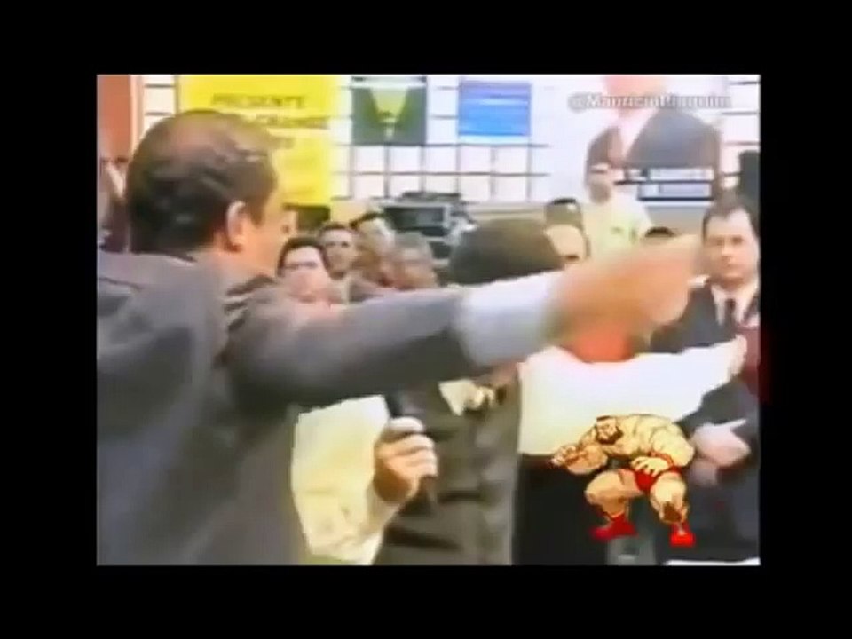 Street Fighter version à l'église entre prêtres et croyants LOL