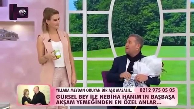 Paravan açılır açılmaz öpücüğü patlattı