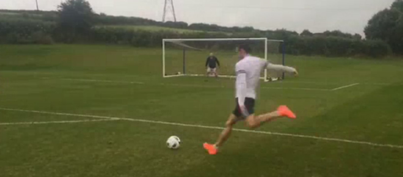 En vacances Gareth Bale trouve une lucarne parfaite !