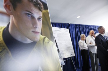 Los padres de Anton Yelchin demandan a Fiat