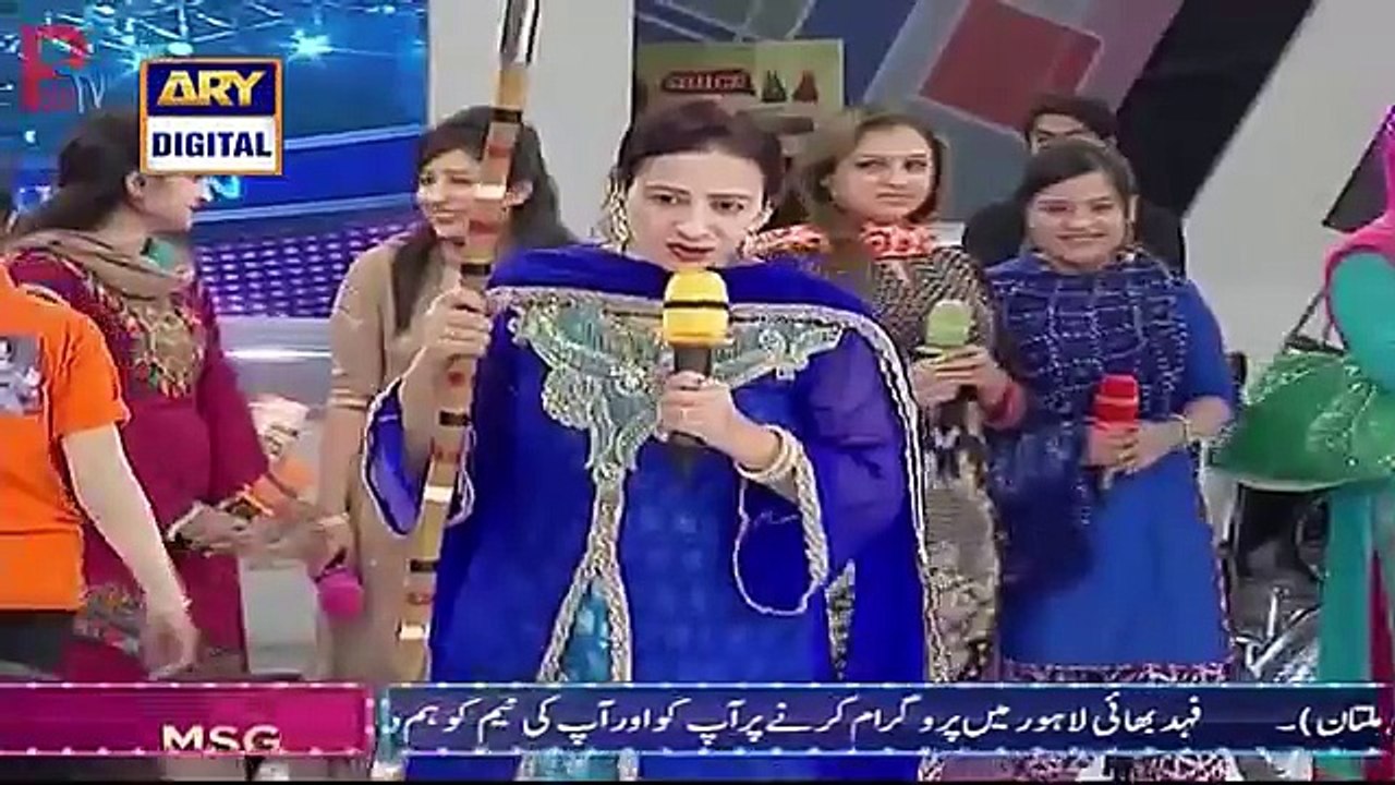 Girls Attack Fahad Mustafa in Lahore - Jeeto Pakis