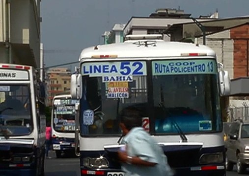 Muchos usuarios no justifican aumento de pasaje en buses urbanos en Guayaquil
