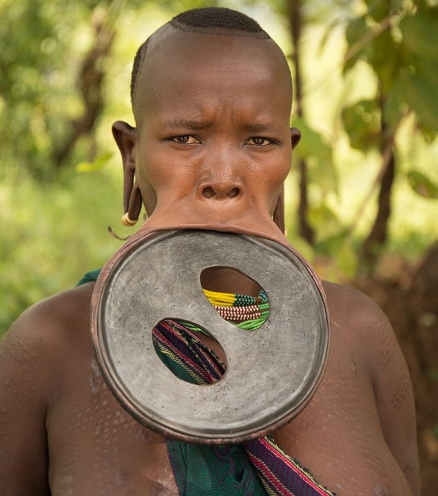 Les Plus HORRIBLES traditions du Monde Top 10 ♦ Les Pires Coutumes du Monde