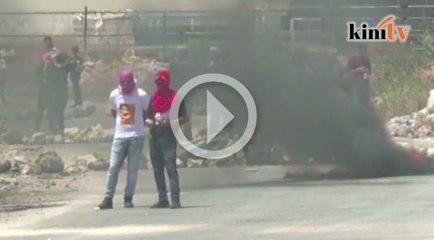 Penduduk Palestin baling batu diasak tentera Israel