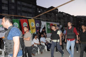 Hdp ve Dbp'nin, Darbeye Karşı Nöbet Çadırına Polis Baskını