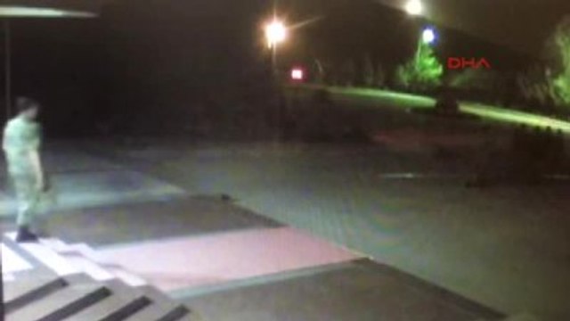 Ankara-Astsubay Ömer Halisdemir?in Darbeci Semih Terzi?yi Vurma Anına İlişkin Görüntüler Ortaya...