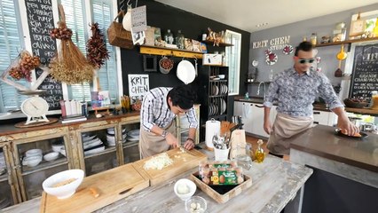 ครัวคริตจานด่วน | บะหมี่กึ่งสำเร็จรูปไส้กรอกชีสไข่ไก่ | 12 ธ.ค.57 | EP.44