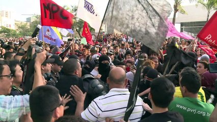 JO 2016 : le parcours de la flamme perturbé par des manifestants