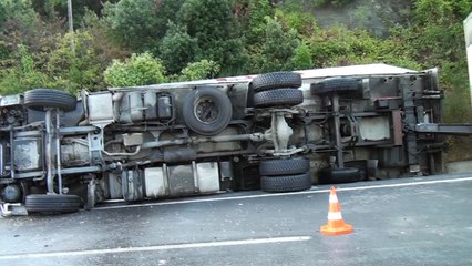 YOL TRAFİĞE KAPANDI