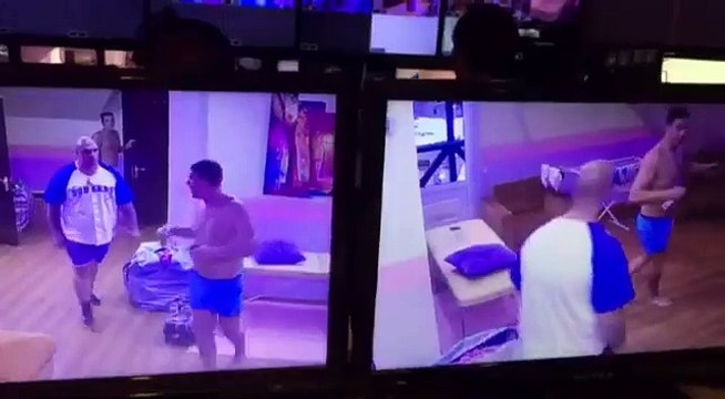 a_mikhailovskiyКонфликт из за вчерашнего шоу.