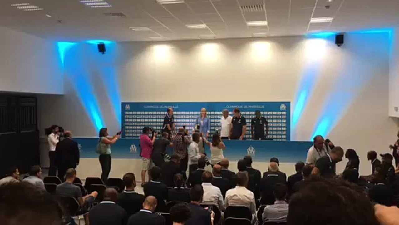 OM : Margarita Louis-Dreyfus arrive en conférence de presse