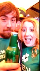 Pendant un an, elle filme son frère en faisant semblant de prendre des selfies. La compilation des vidéos est hilarante