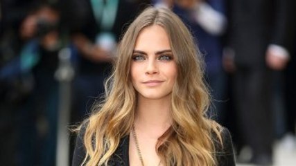 Çıplak Poz Veren Cara Delevingne'den Bekaret İtirafı