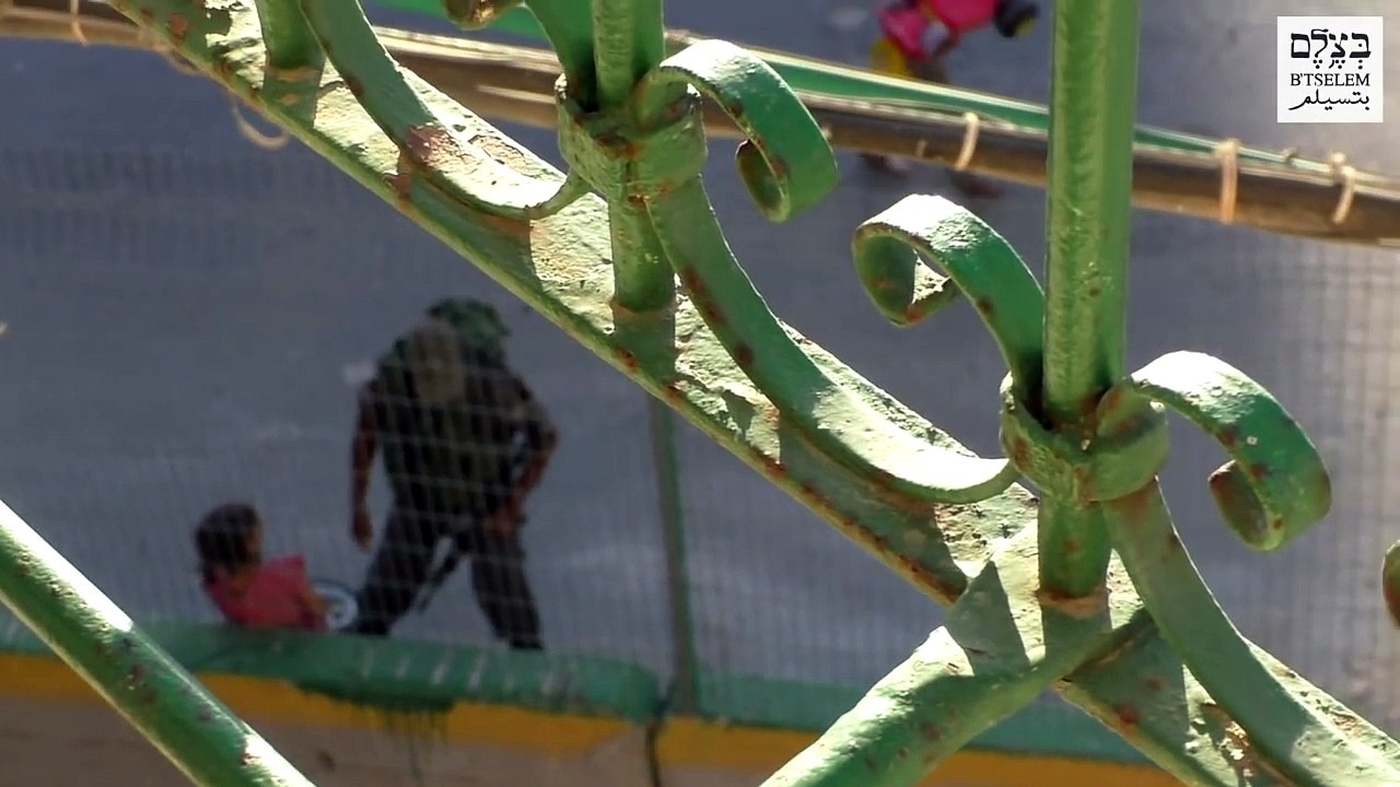 Des soldats israéliens s'en prennent à une fillette Palestinienne