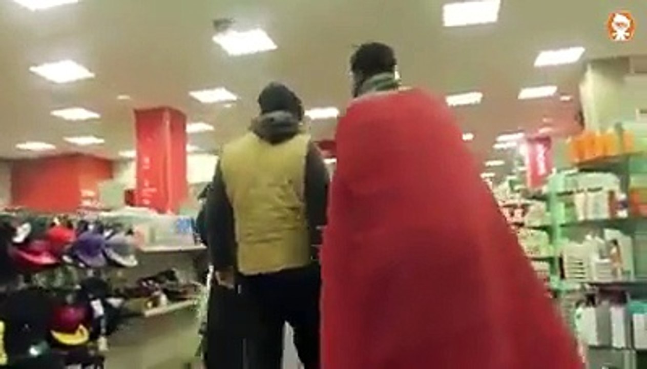 Un millionaire se fait passer pour un SDF