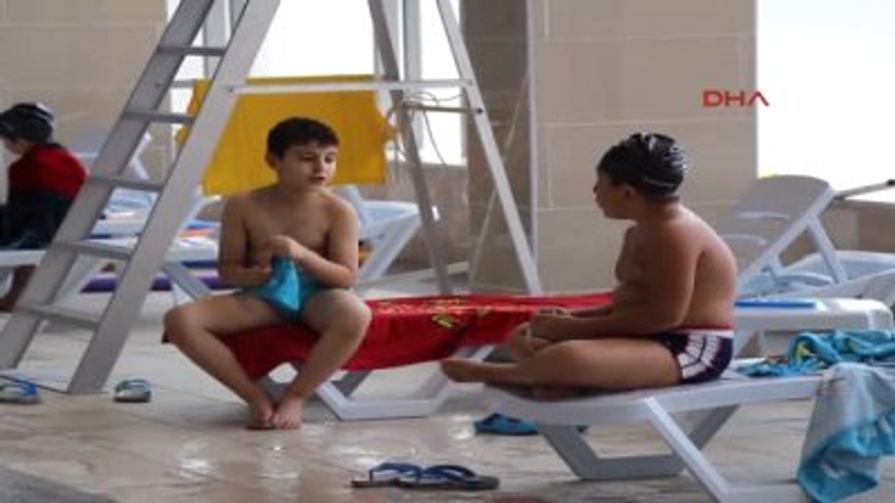 Burdur Minikler Makü'de Yüzme Öğreniyor