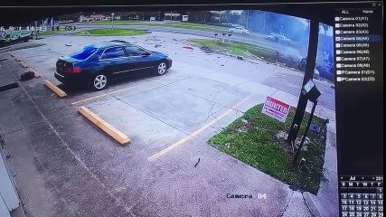 Un conducteur survit miraculeusement à un impressionnant accident