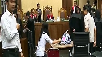 Terungkap Beginilah Jessica Memindahkan Gelas Kopi Mirna @ Sidang Jessica Kumala Wongso [Low, 360p]