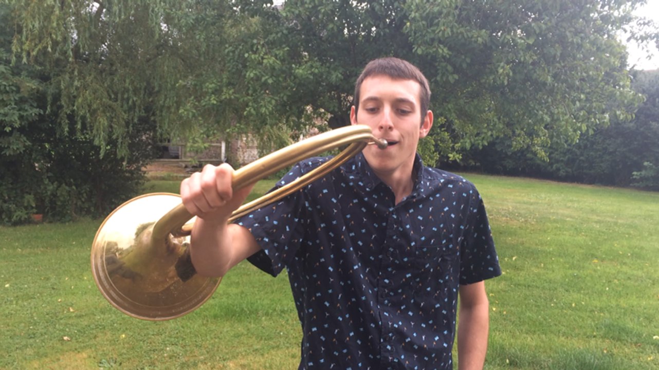 Deux frères sonneurs de trompe de chasse