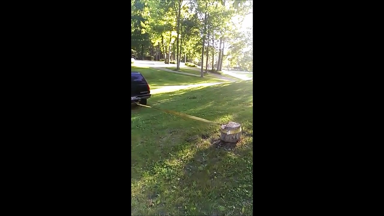 Regardez comment ce gars va défoncer sa voiture... Fail bien débile