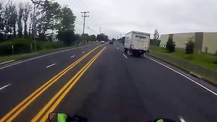 Un motard se venge d'une automobiliste et l'a fait arrêter par la police !