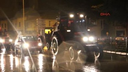 Yalvaç'ta Traktörlerle 'Darbeye Hayır' Konvoyu