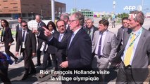 François Hollande visite le village olympique de Rio