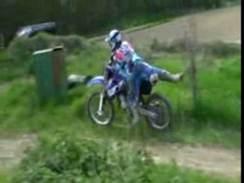 Regis fait du motocross