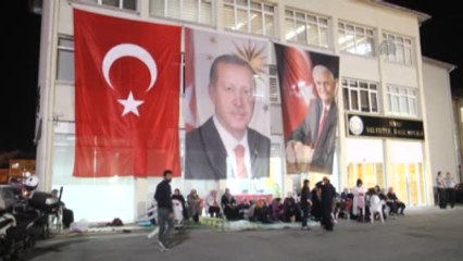 Fetö'nün Darbe Girişimine Tepkiler - Demokrasi Nöbeti Davam Ediyor