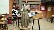Taller de escultura policromada: restauración de una escultura de San Francisco