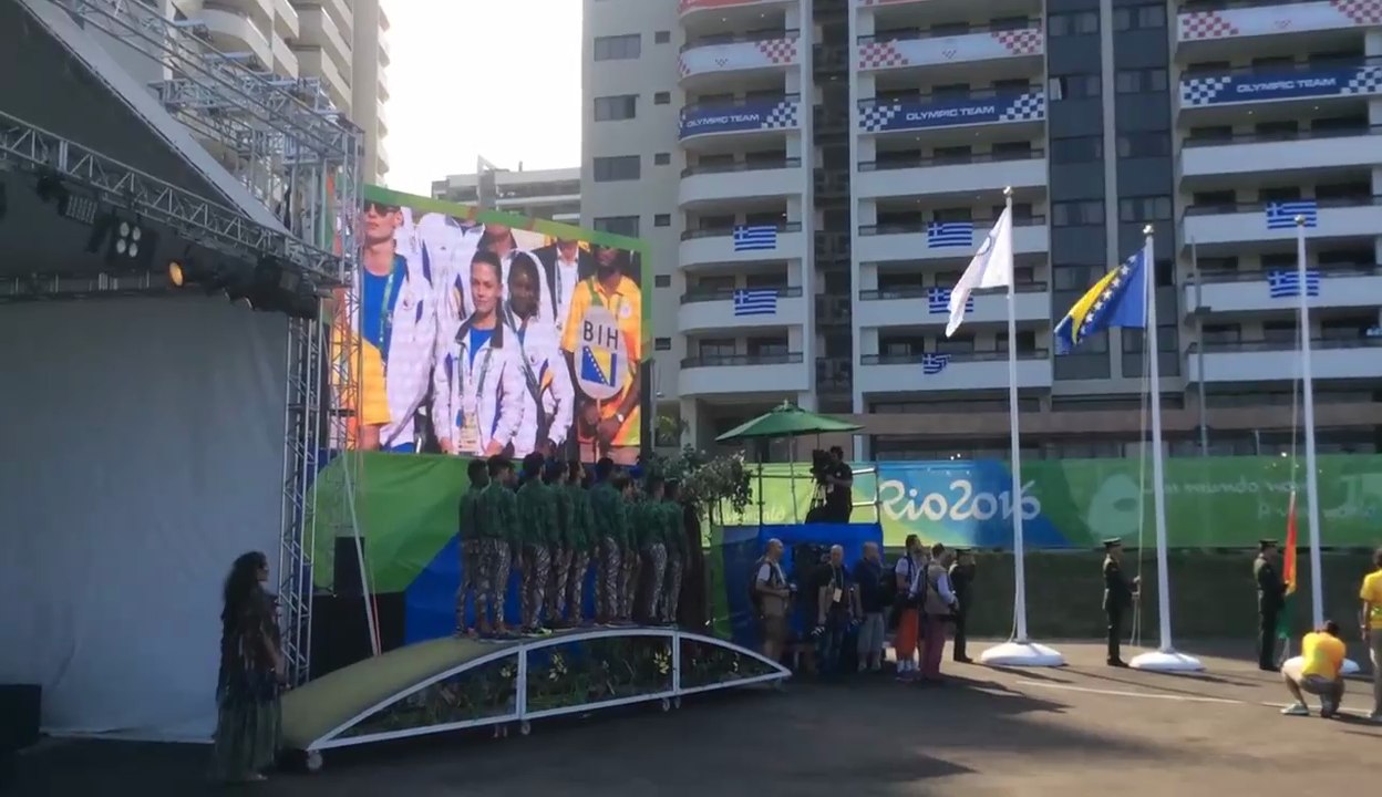 Bh. delegacija ispratila podizanje zastave BiH pred OI (5.8.2016)