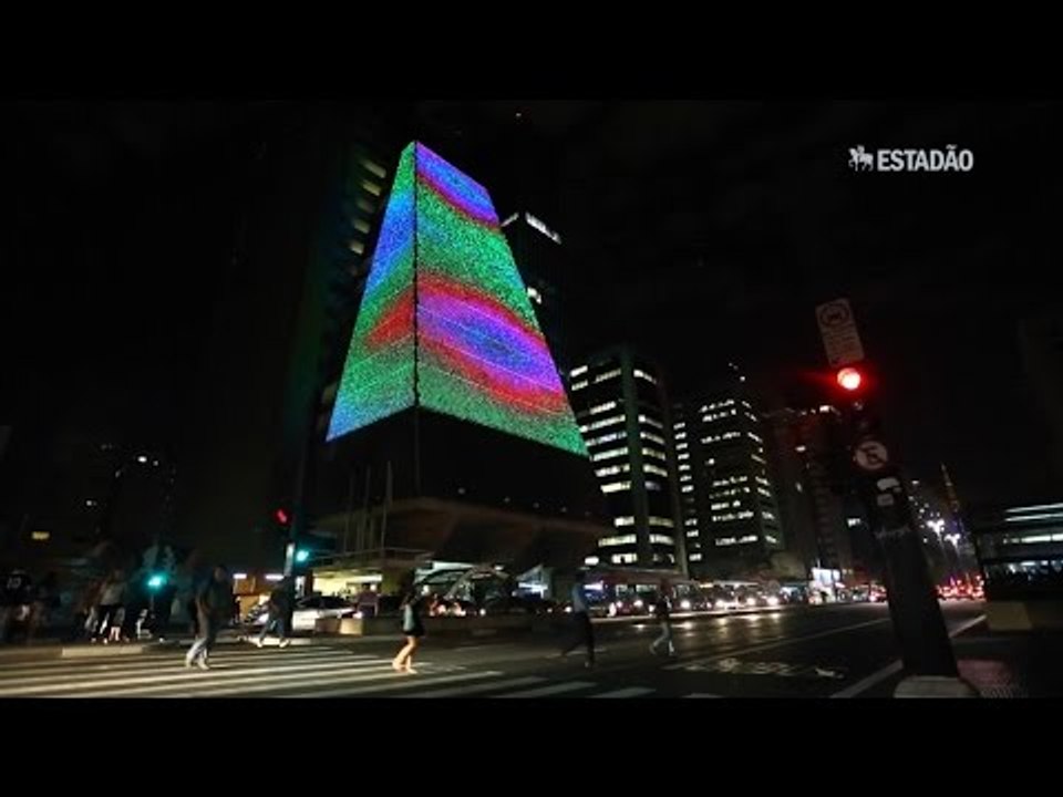 Arte ilumina a avenida Paulista