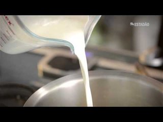 Prato do dia | Panna cotta de pistache com calda de chocolate