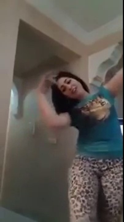 Pakistan Richest Person Daughter leaked Private Mujra dance Video at home