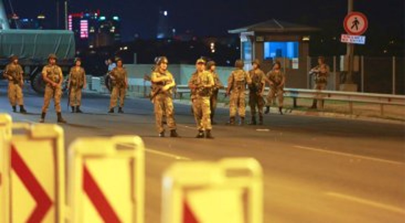 Selvi: Darbeyi MİT'e İhbar Eden Binbaşı İhraç Edildi