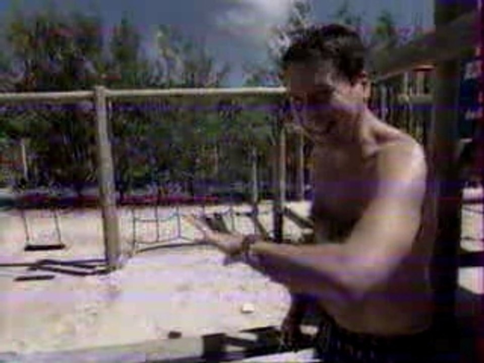 Fais gaffe à pas t'cogner la tête !