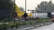 Italie: Un avion-cargo rate son atterissage sort de piste et se retrouve sur... l’autoroute - Regardez