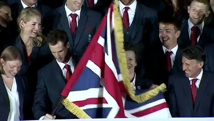 Andy Murray manque d'empaler la princesse anne avec le drapeau anglais