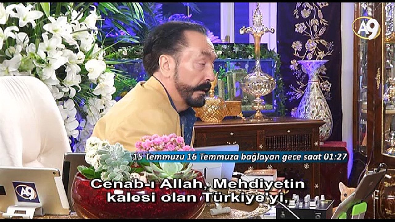 Saat 01:21 Adnan Oktar darbe girişimi gecesi ‘Allah Mehdiyetin kalesi olan Türkiye’yi Mehdiyete yaklaştırıyor.’ dedi.