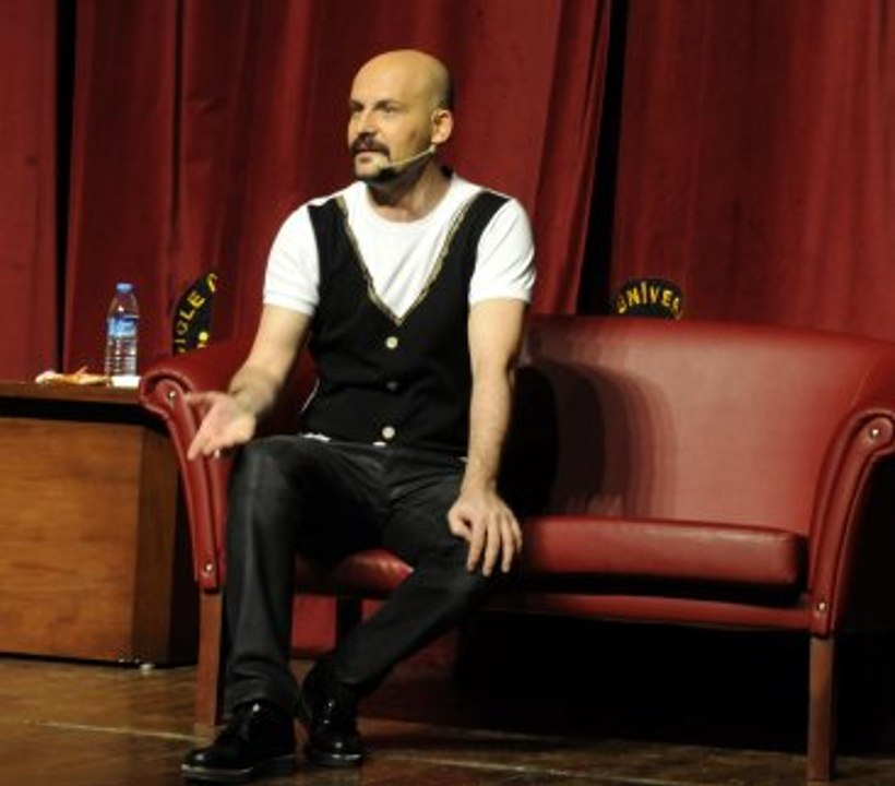 Komedyen Atalay Demirci Gözaltına Alındı