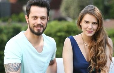Murat Boz ve Aslı Enver Hakaret Edenleri Engelliyor