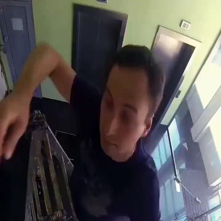 Piégés dans un ascenseur - Caméra cachée complètement dingue et flippante