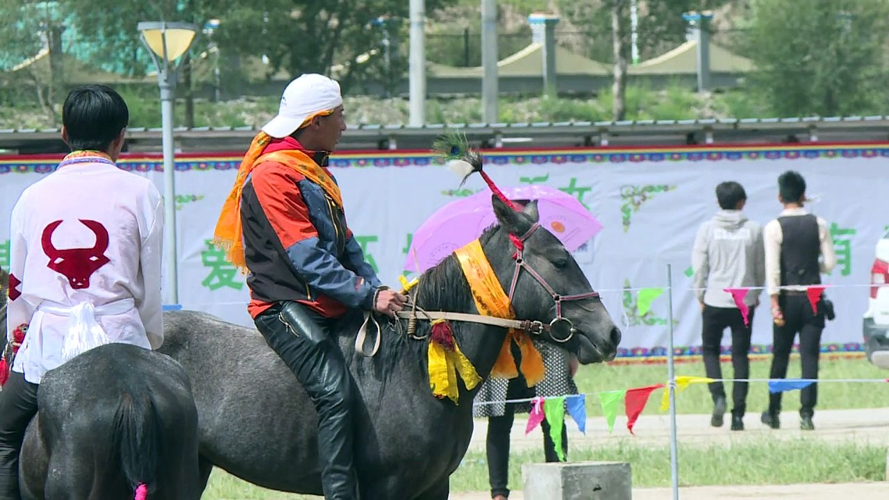 Chine: les derniers cavaliers tibétains du plateau himalayen