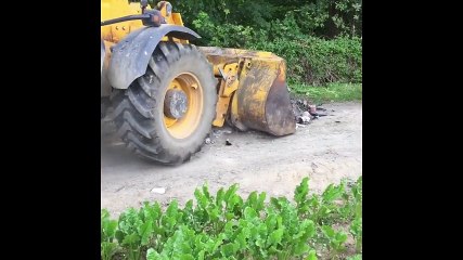 Avec son concept du « retour à l'envoyeur », le maire de Picardie lutte brillamment contre ceux qui jettent leurs déchet